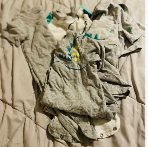 A bundle of 12 month onsies - Picture 1 of 5